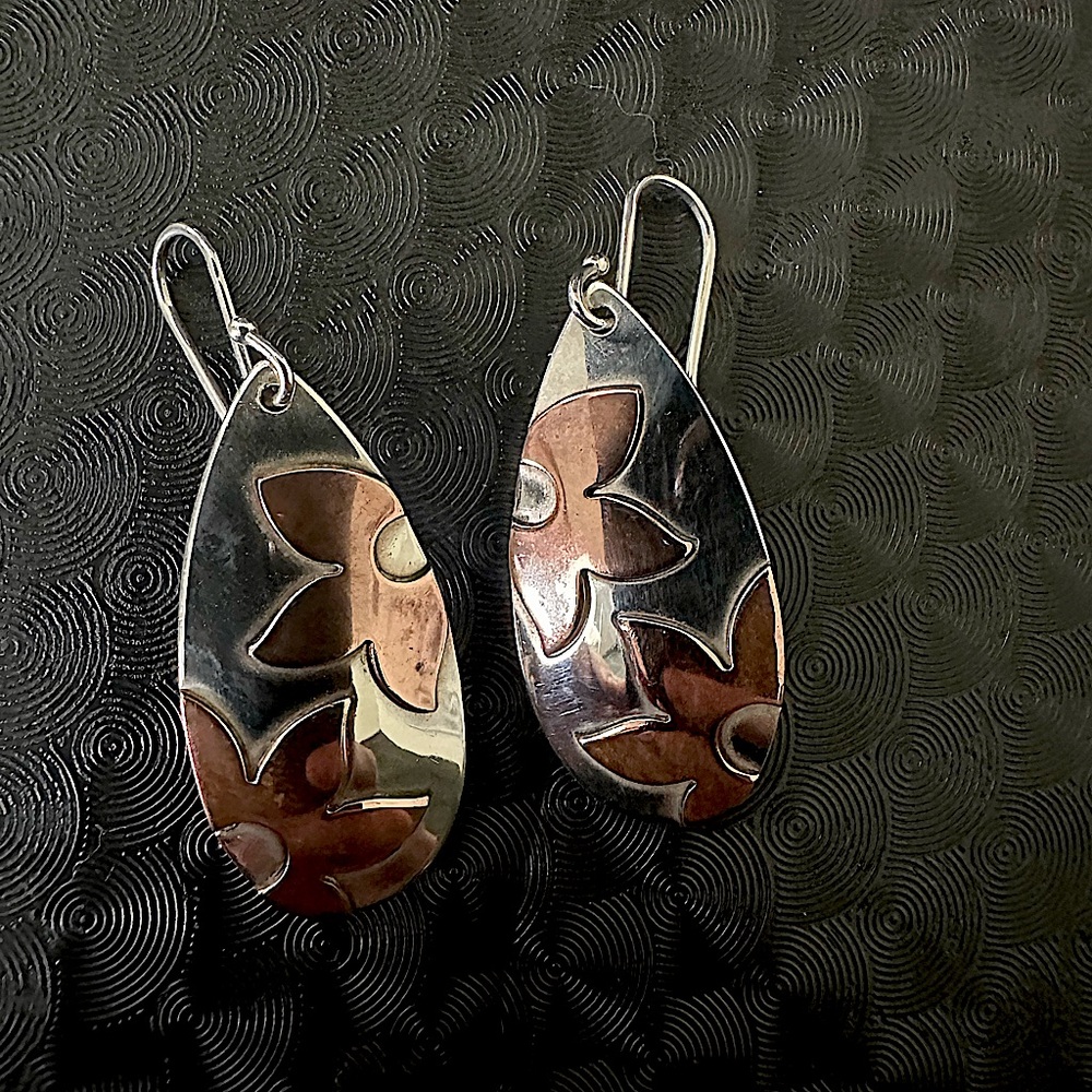 Retired James Avery Flower Earrings